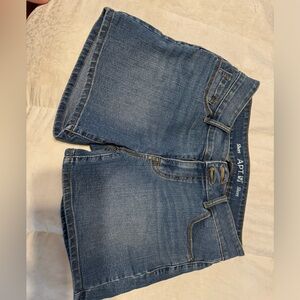 APT9. size 10 shorts